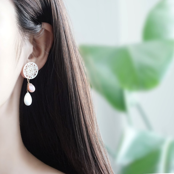 14KGF pierced earring with White shell. 第3張的照片