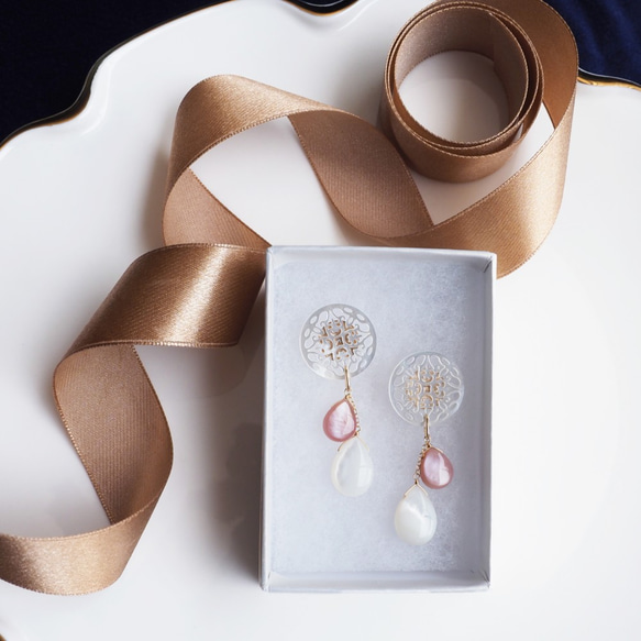14KGF pierced earring with White shell. 第8張的照片