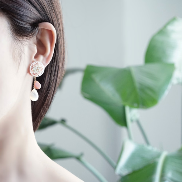 14KGF pierced earring with White shell. 第9張的照片