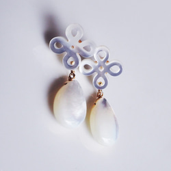 14KGF pierced earring with White shell. 第5張的照片