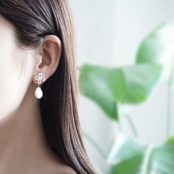 14KGF pierced earring with White shell. 第7張的照片