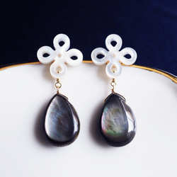 14KGF pierced earring with Black shell. 第1張的照片