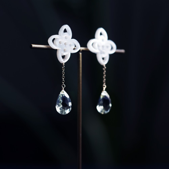 14KGF pierced earring with White shell/Green Amethyst. 第8張的照片