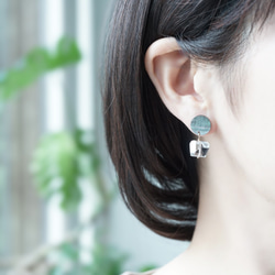 14KGF pierced earring with Black Shell/Crystal Quartzs. 第3張的照片