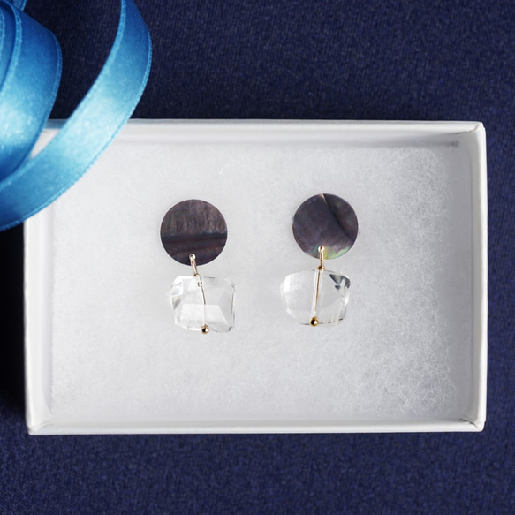 14KGF pierced earring with Black Shell/Crystal Quartzs. 第6張的照片
