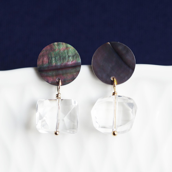 14KGF pierced earring with Black Shell/Crystal Quartzs. 第7張的照片