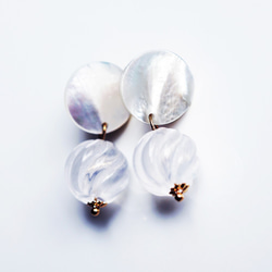 14KGF pierced earring with White Shell/Crystal Quartzs. 第2張的照片