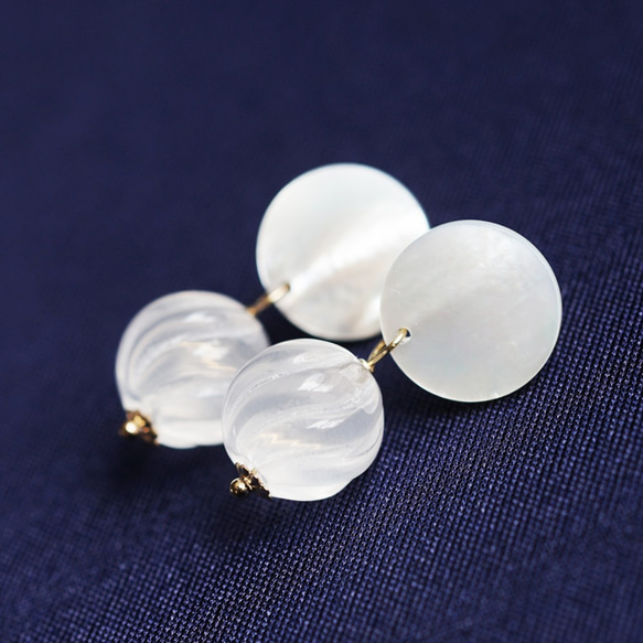 14KGF pierced earring with White Shell/Crystal Quartzs. 第6張的照片