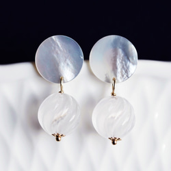 14KGF pierced earring with White Shell/Crystal Quartzs. 第9張的照片