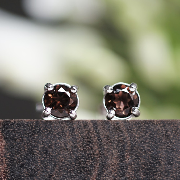 Silver925 pierced earrings with Smokey quartz. 第2張的照片