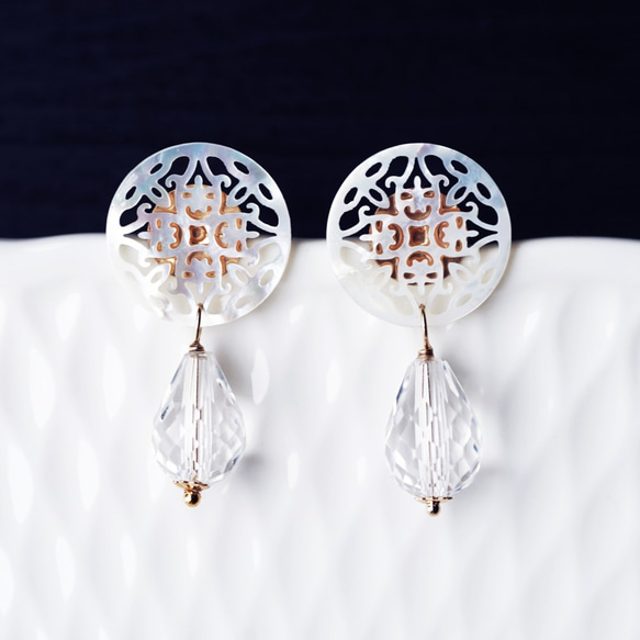 14KGF pierced earring with quartz and shell. 第1張的照片