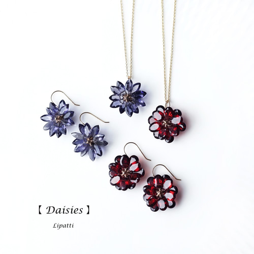 アイオライトの花びらによるヤグルマギクの45cmネックレス