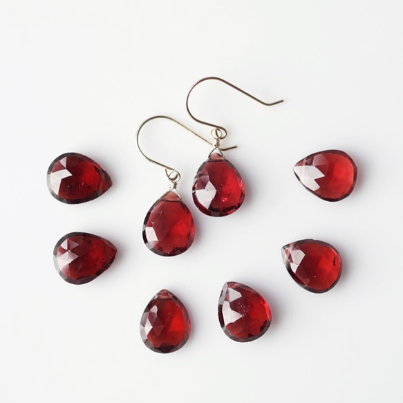 K18 pierced earring with Garnet 第1張的照片