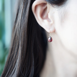 K18 pierced earring with Garnet 第3張的照片