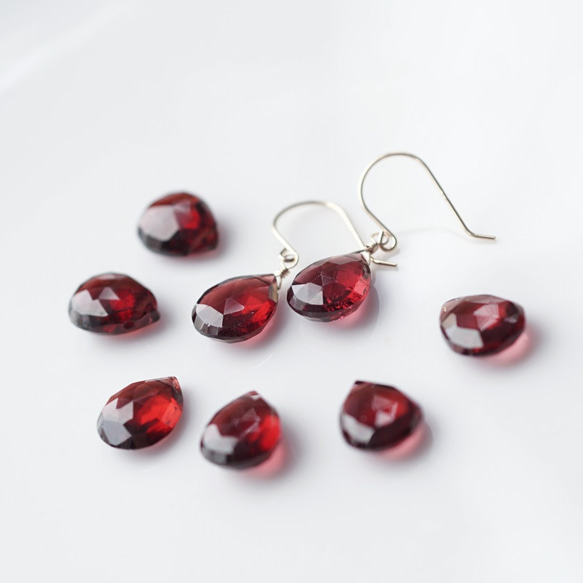 K18 pierced earring with Garnet 第9張的照片