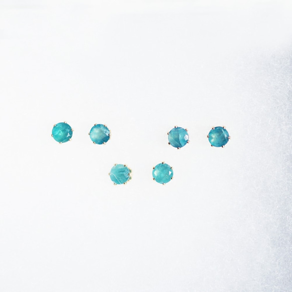 14KGF pierced earrings with Grandidierite 第7張的照片