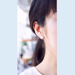 14KGF Pierced earring with stone 第3張的照片