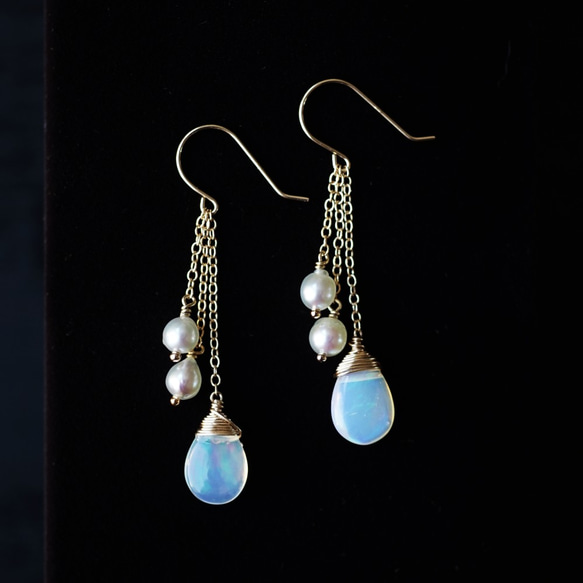 K18 Pierced earring with Opal and Pearl(sea water) 第1張的照片