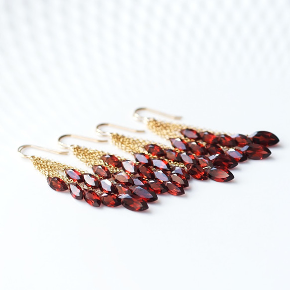 14KGF Pierced earring with Garnet 第7張的照片