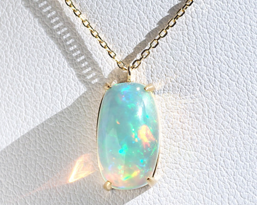 大粒極上1点もの☆K18エチオピア産オパールの縦長爪留めネックレス