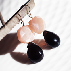 14KGF Pierced earring with orange moonstone and quartz 第5張的照片