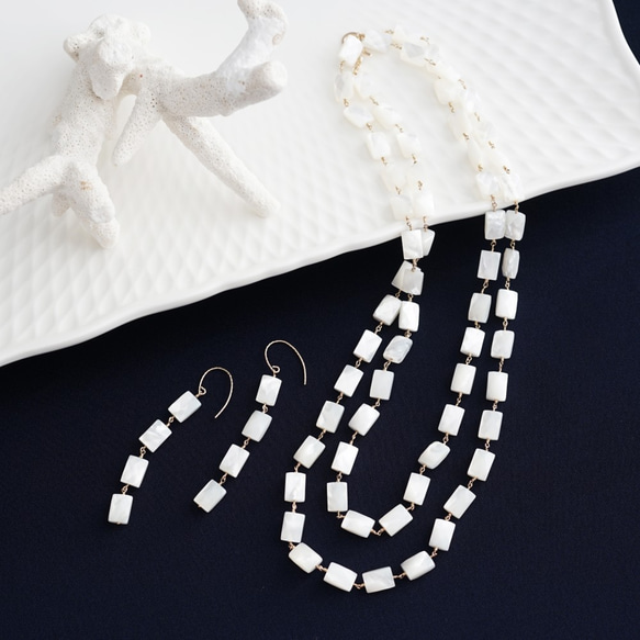 14KGF pierced earring with White shell 第5張的照片