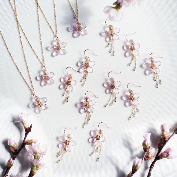 ☆ローズクォーツの花びらによる桜の45cmネックレス　～Cherry blossom 2枚目の画像
