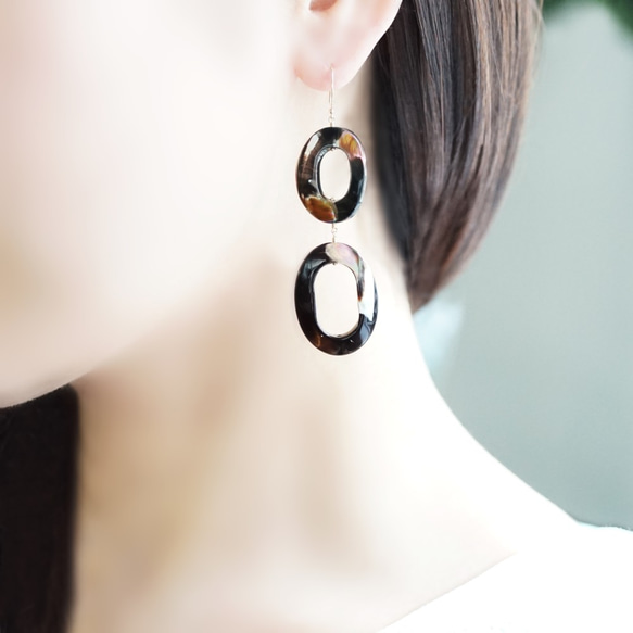 14KGF Pierced earring with mother of pearl 第2張的照片