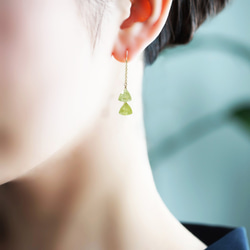 14KGF pierced earring with Grossular garnet 第3張的照片