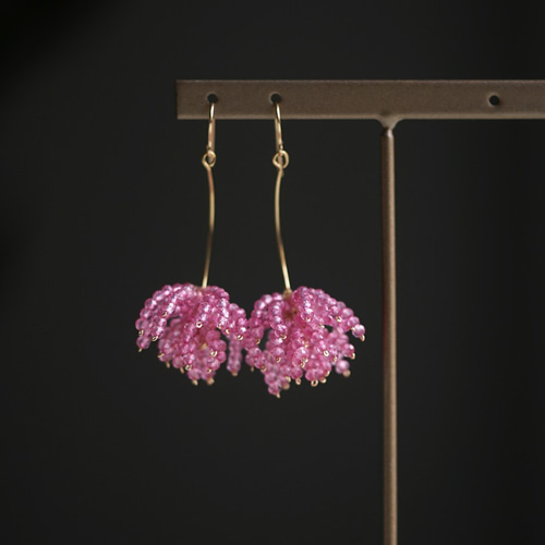 ☆ピンクの天然石によるアカツメクサのピアス ～Red clover ピアス