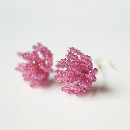 ☆ピンクの天然石によるアカツメクサのピアス ～Red clover ピアス