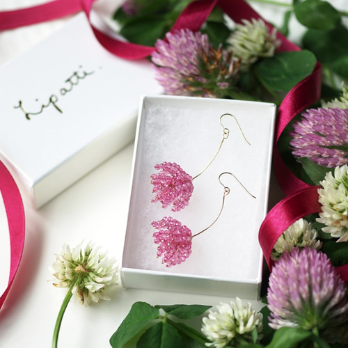 ☆ピンクの天然石によるアカツメクサのピアス ～Red clover ピアス