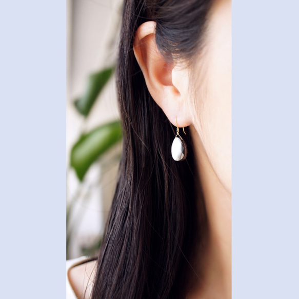 14KGF 黑唇貝殼梨形格紋耳環 ~Lakshmi 第4張的照片