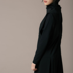 8 lie down_百折吊帶褲 第3張的照片