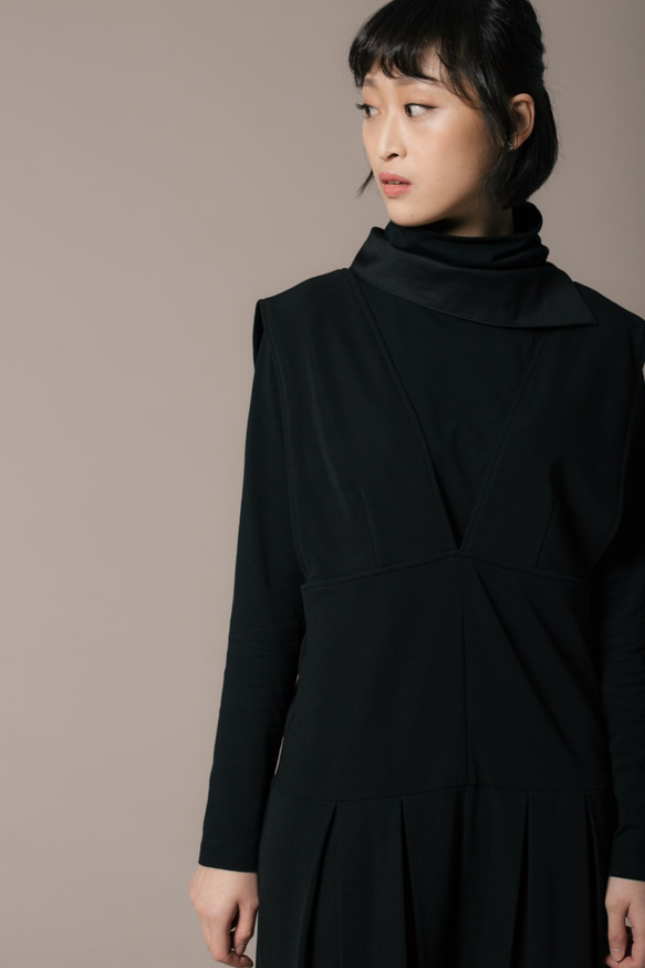 8 lie down_百折吊帶褲 第4張的照片