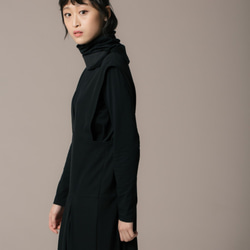 8 lie down_百折吊帶褲 第5張的照片