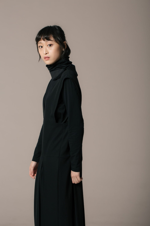 8 lie down_百折吊帶褲 第5張的照片