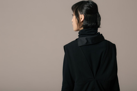 8 lie down_百折吊帶褲 第6張的照片