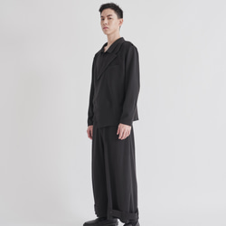 8 lie down .  褲口波浪造型褲 第5張的照片