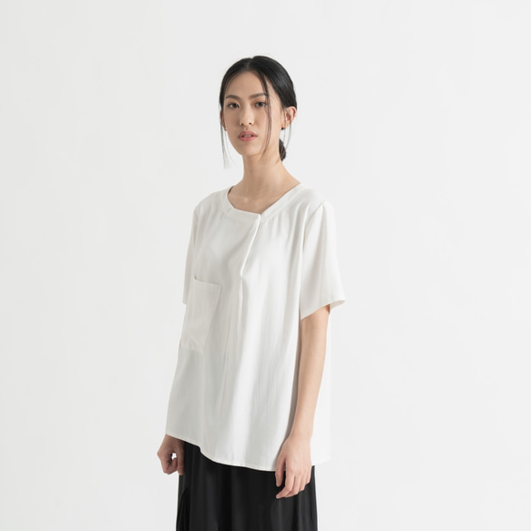 8 lie down . 小摺上衣 第1張的照片