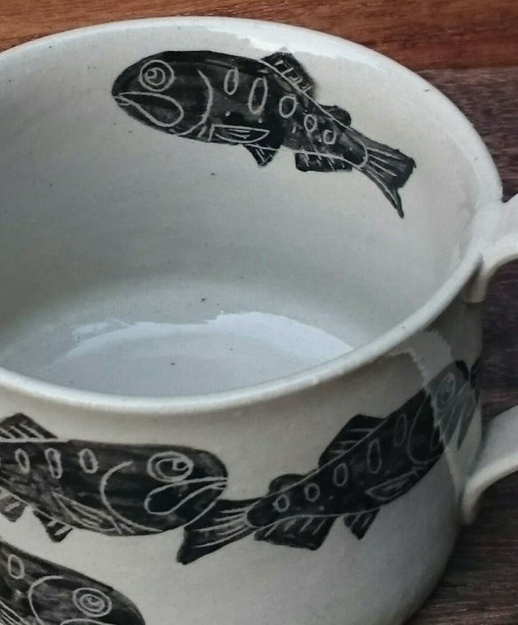 ヤマメのマグカップ 2枚目の画像