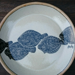 シルエットのヒラメの丸皿(小) 3枚目の画像
