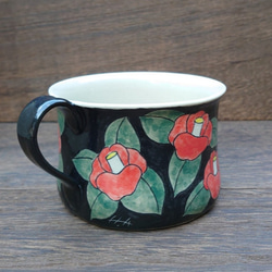 鮮やかな赤椿のマグカップ 2枚目の画像