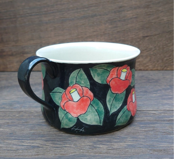 鮮やかな赤椿のマグカップ 2枚目の画像