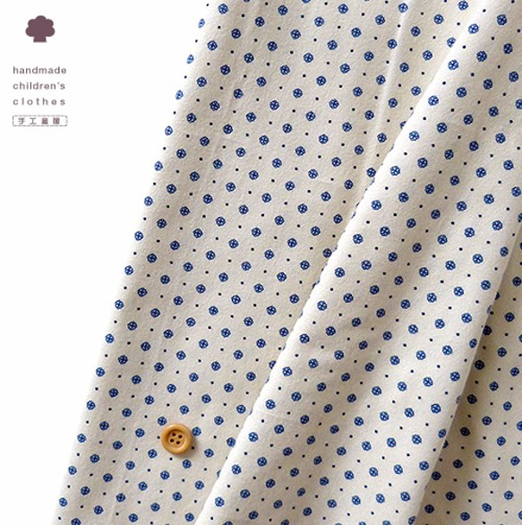 小さな青い花パフガールズと風半袖シャツ - 日本の綿印刷物 - 手作り限定版の子供服 6枚目の画像