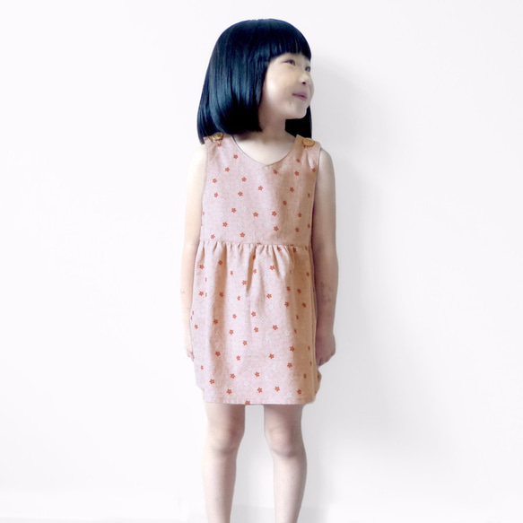 小女生桃色櫻花V領無袖連身洋裝 - 日本純棉印花布料 - 手工限量製作童裝 第4張的照片