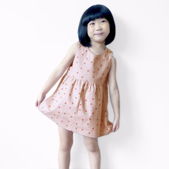 小女生桃色櫻花V領無袖連身洋裝 - 日本純棉印花布料 - 手工限量製作童裝 第5張的照片