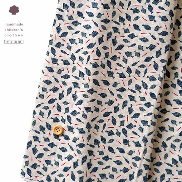 少女と風の赤と緑の魚のプリントノースリーブTシャツ - 日本の綿印刷物 - 手作り限定版の子供服 6枚目の画像