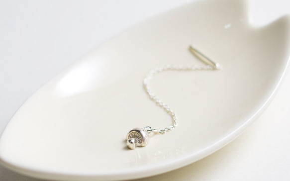 【童話系】小蘑菇垂墜針式耳環（單只）（1pc）手作純銀silver925  プチ キノコ 第1張的照片