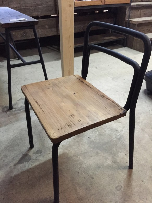 本日限定価格】【送料込み】学校の椅子一脚リメイク済み
